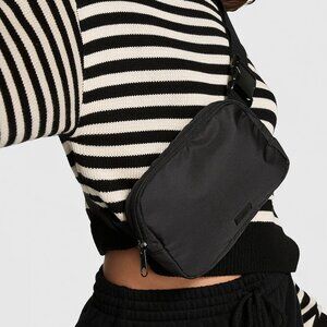 PINK VICTORIA'S SECRET Black Adjustable Belt Bag Zip Top Buckle Closure 4 Travel